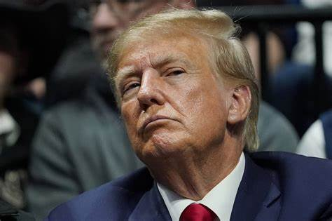 征收250%关税？特朗普又反悔，来北京吃晚宴可以，但须满足1条件。美方近期宣布2