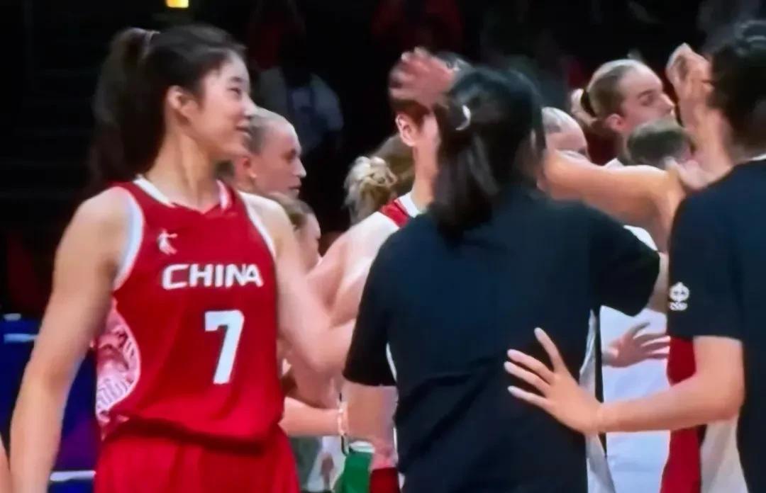 中国女篮是上届大运会女篮比赛冠军，这次她们一路过关斩将，全部拿下胜利，总决赛将迎