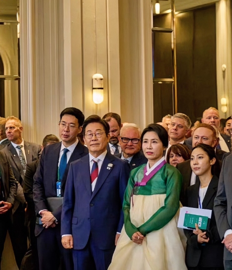 太尴尬了！特朗普直接爽约韩国总统李在明。
近日，多家外媒报道，韩国总统李在明与第