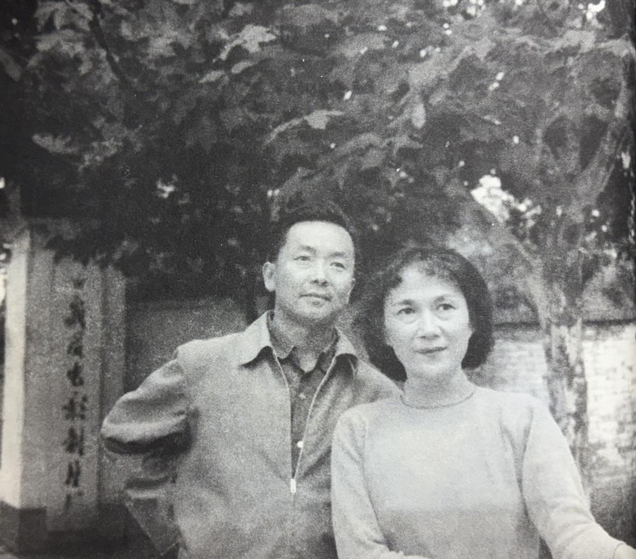 80年代金迪与丈夫崔屹峰在峨眉电影厂工作期间
