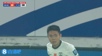 对阵印尼，国足唯一的亮点也就是王钰栋了。不惜体力的奔跑和突破，是今晚国足对阵印尼