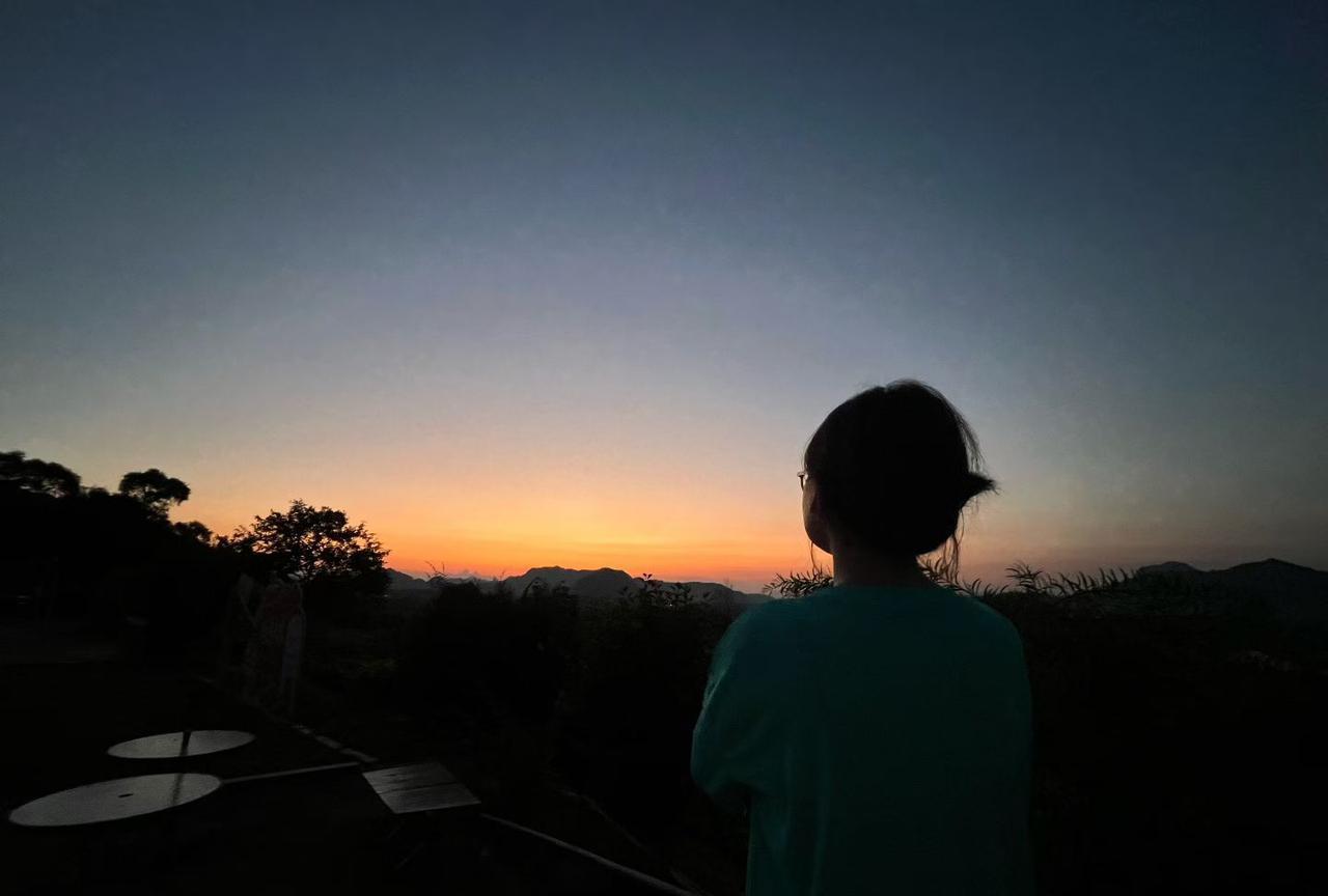 他二十岁结婚生子，两个孩子都是男孩。
他的大儿子初中毕业后到广东打工，还带着初中