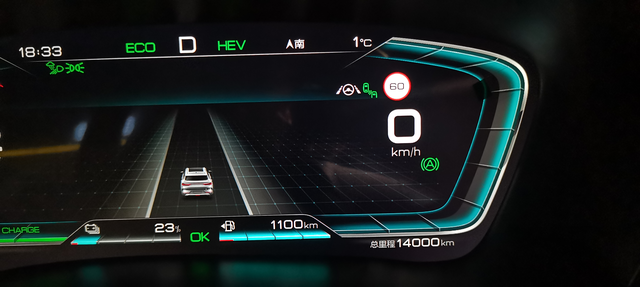 这车感觉不省油
满油满电也就跑不到八百公里，高速居多，100---120的时速，