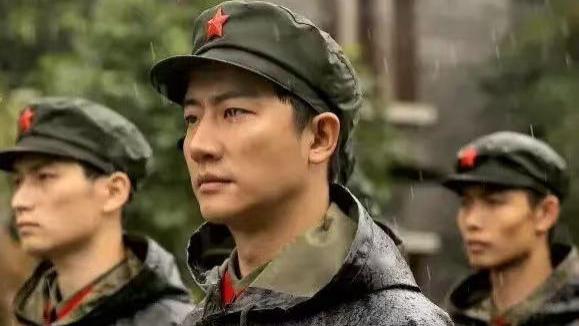 1973年我应征入伍，4年后提干当了排长，1985年由副营职位转业