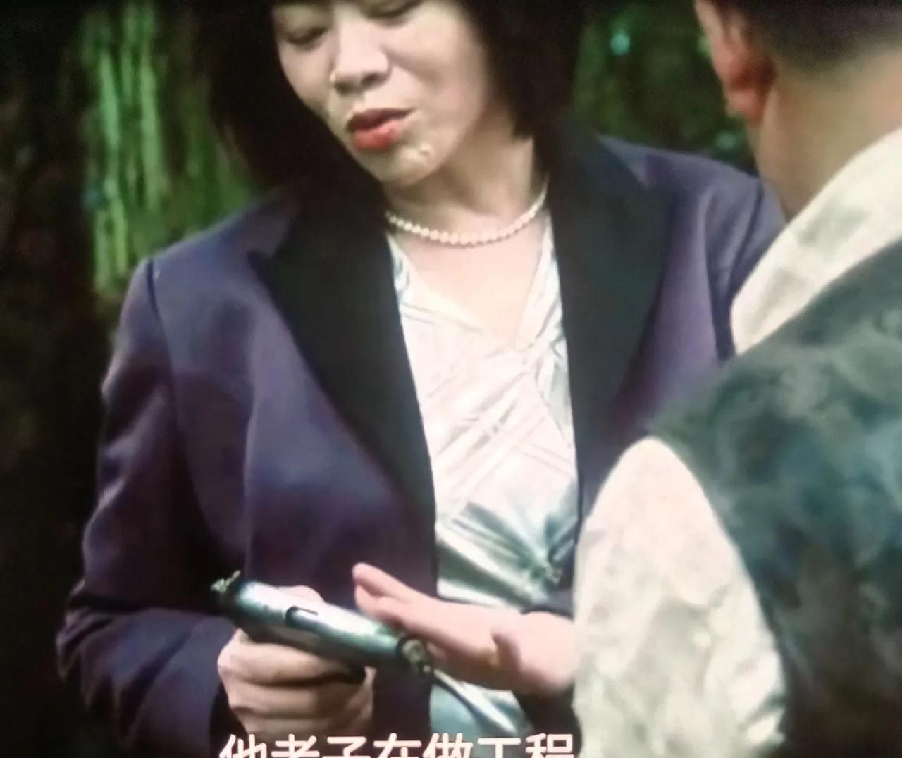《扫毒风暴》
天呐，
原来内鬼欧凡是这样被拉下水的呀？
这个拉他下水的女人真是个