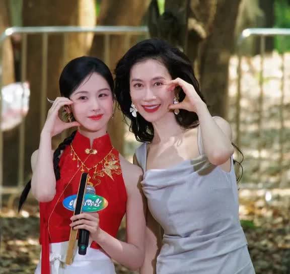 温峥嵘，实在不行你就退圈吧！
主要是大家都快看不下去了，
明明都已经46岁了