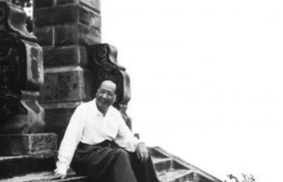 [太阳]1976年，毛主席去世，当华国锋赶到中南海时，毛主席已无呼吸，情急之下，