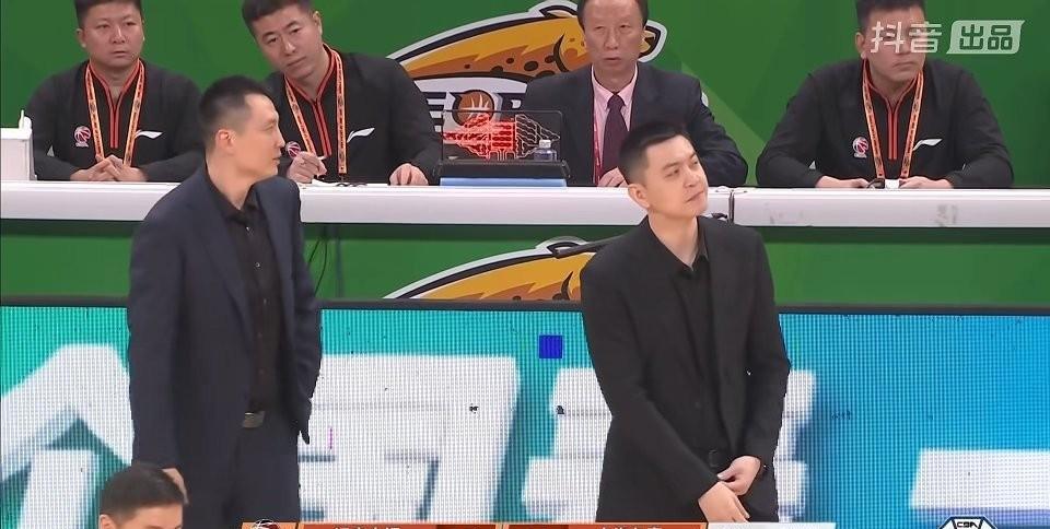 杨鸣帮助老乡卢伟保住帅位！
可算是功德一件，cba共有9支俱乐部主帅来自辽宁，而