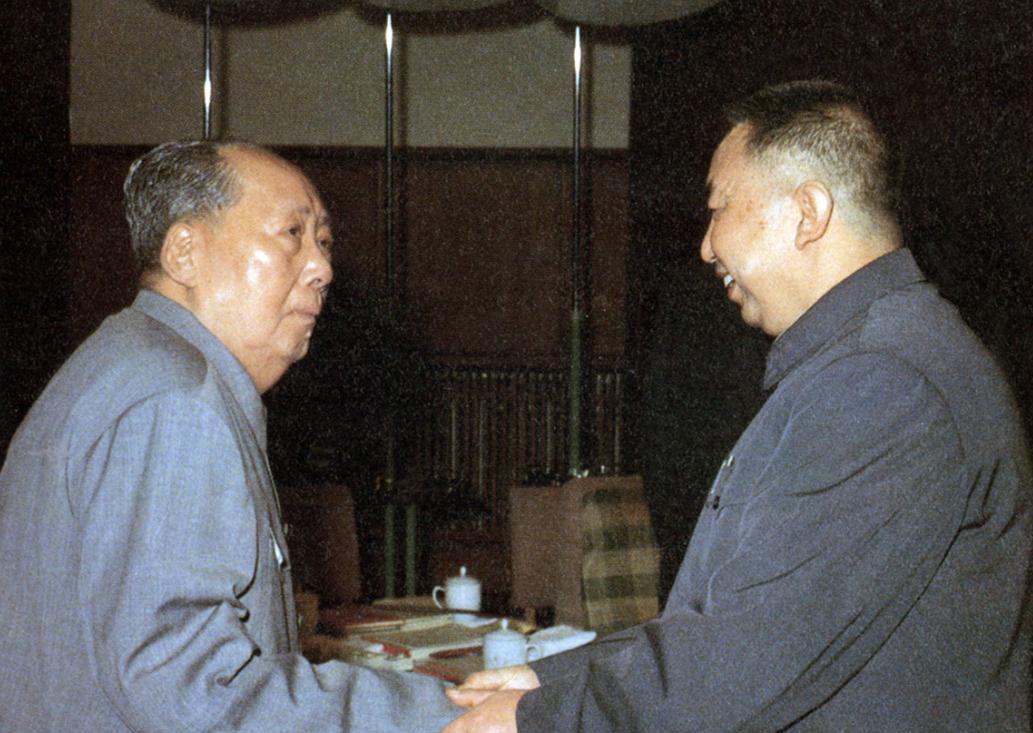 1976年6月26日毛主席的病情又发生变化，华国锋、汪东兴开始值班。
根据史料记