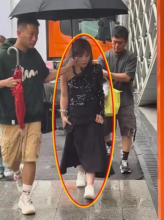 不怪那么多人喜欢她，确实美若天仙。哈哈