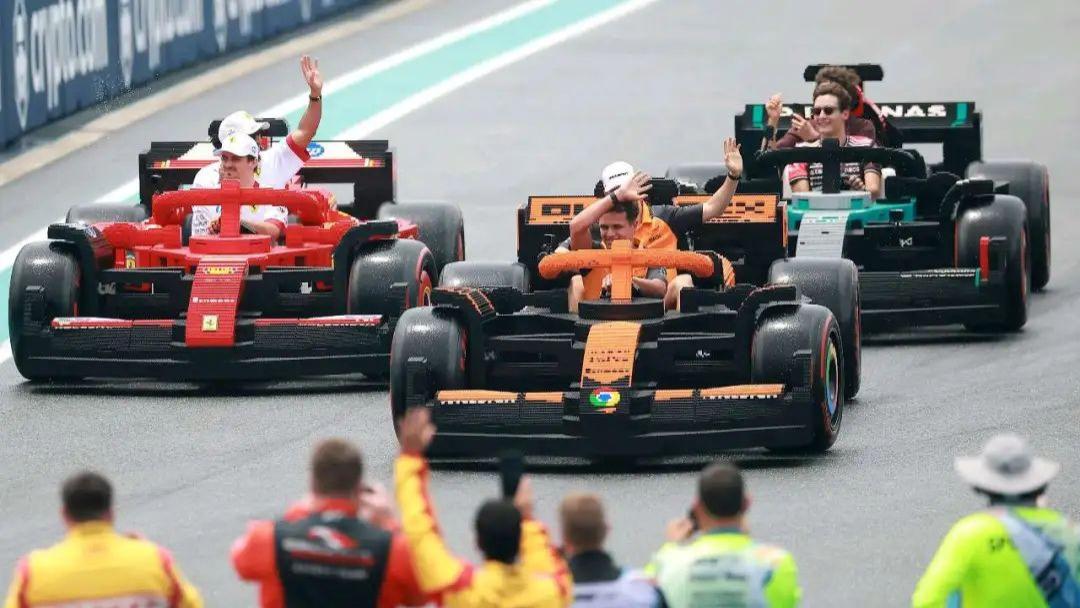 乐高打造了十台可驾驶的F1赛车亮相迈阿密大奖赛