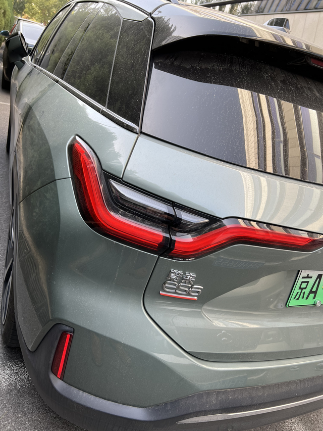 造车新势力的做工真的差啊
这车都多少年了，做工还这么差，看这辆车的大缝隙