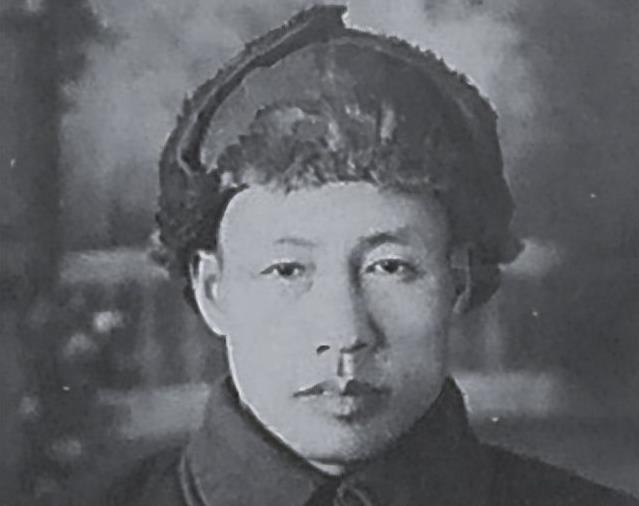 1940年，八路军游击队在战斗中缴获了一匹鬼子战马，游击队的政委跨上战马想要威风