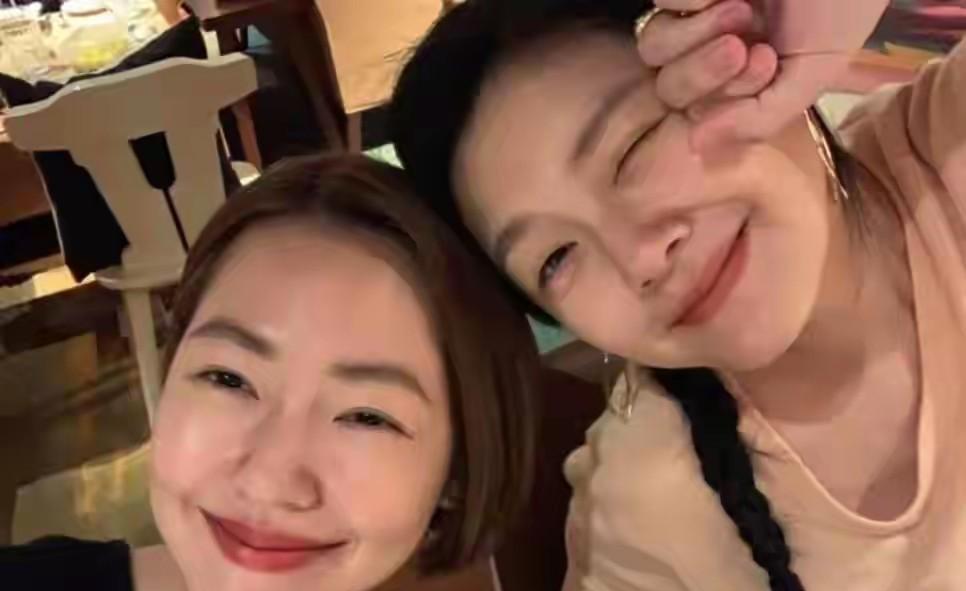 你以后要供养她了，
如果不拿钱，小心她告你。
s妈死了大s还有两个女儿可以依靠，