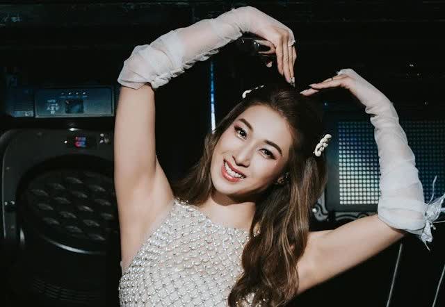 艺人钟嘉欣与脊医Jeremy在2015年结婚后，先后诞下两女一子，并回流加拿大定