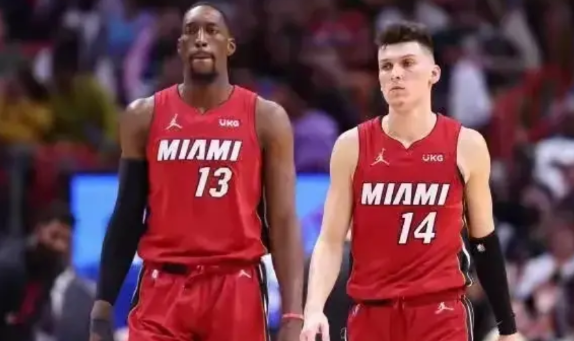 nba版的裁员裁到大动脉！巴特勒被莱利干掉后，热火直接自爆！阿德巴约原来不行。。