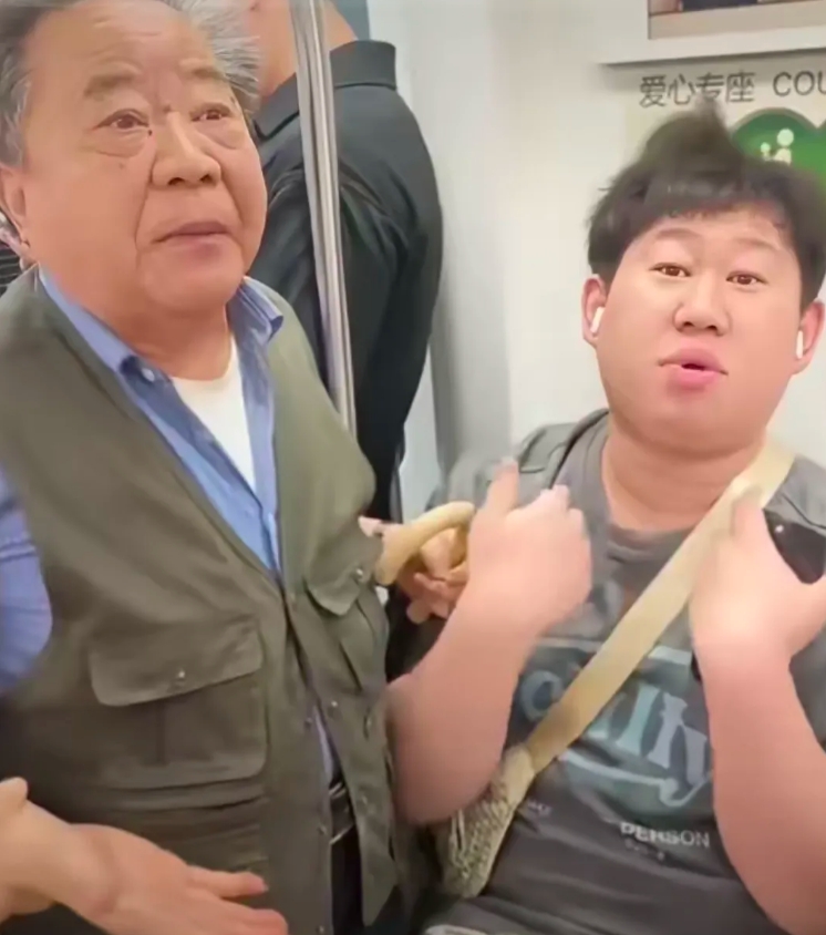 谁对肖像有研究啊，看看下面这个截图，上海地铁抢座争议中83岁老人和年轻小伙是不是