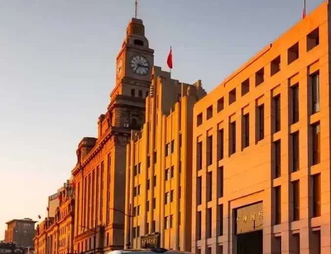 请听我一句劝！不管你买不买车都会感激我！
买油车20万：使用10年，油费8万，