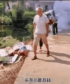 喜庆的鞭炮引发的悲剧。这是一起只要当事人注意，就完全可以避免的悲剧。