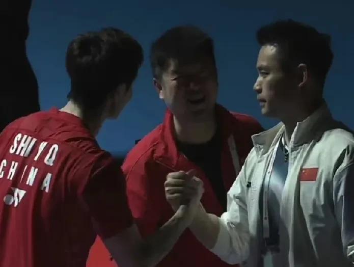 石宇奇，气到不行！
原来让人没想到的是，在日本羽毛球公开赛男单比赛，石宇奇对阵王