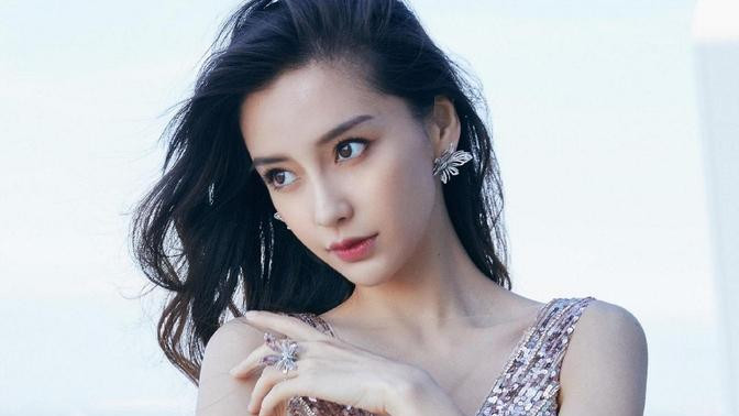 杨颖官宣新代言！网友热议事业复苏？她能重回巅峰吗