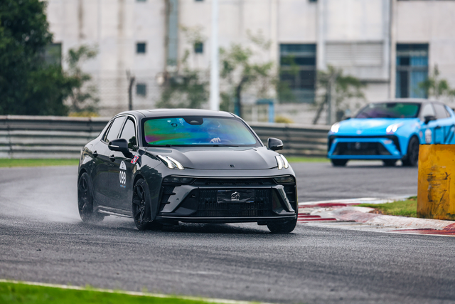 领克03对我的两年多陪伴
已经两年多，两年内我跑了有五万多公里，街道到赛道，03