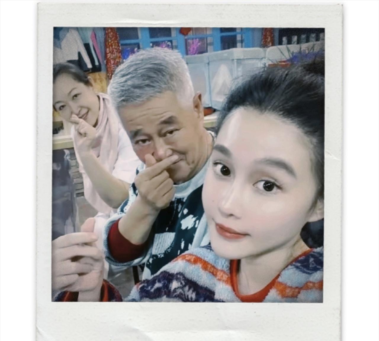 球球蹭父母流量很正常，
没毛病，谁不想蹭啊，
她蹭的是父亲本山大叔的光环，
不蹭