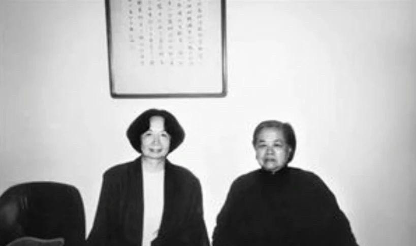 1988年，叶嘉莹（左）和王东明（父亲王国维）在台北的合影#新锐创作者成长计划#