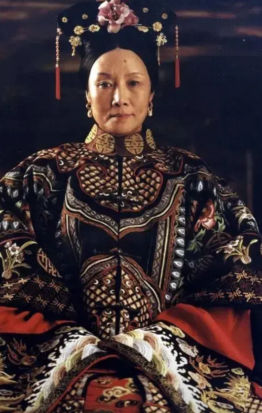 慈禧没有称帝的5个原因？
1、慈禧虽然掌握大清权力长达47年，但是慈禧太后身边一
