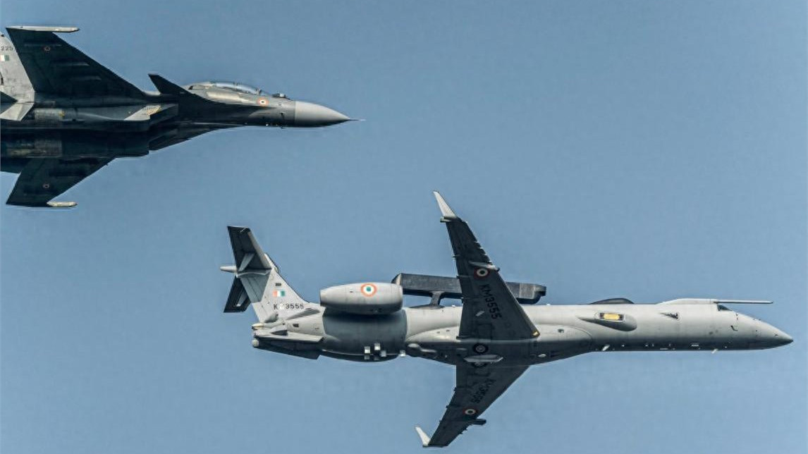 真的假的？网传6架C130运输机连夜飞降，兄弟大国为巴铁送弹药？