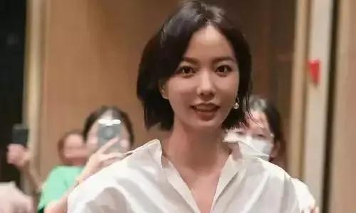 清纯女神” 王珞丹的陨落：大尺度转型如何毁掉了她。
曾几何时，王珞丹在无数人心中