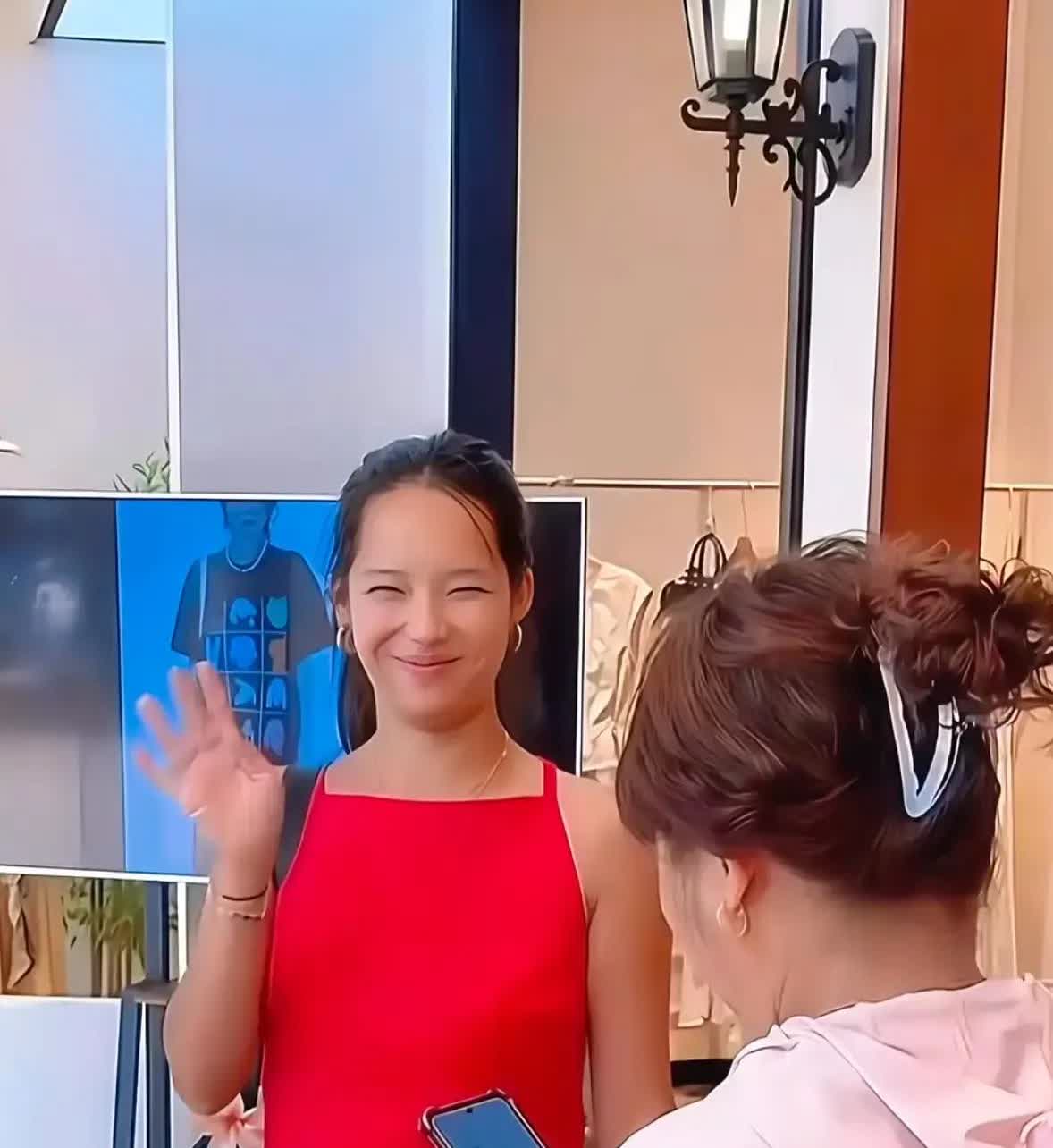 黄楼带着比利时养父母回江西认亲的事，让我了解了欧洲的比利时国家，面积3.05万平