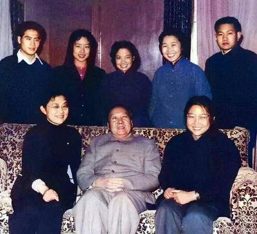 这张照片拍摄于1973年12月26日。对于全国人来说，这一天是一个特殊的日子。因