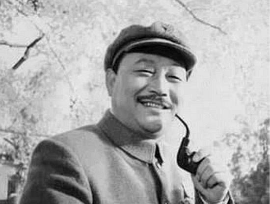 1960年中国足球开始走下坡路，贺龙下令解散国足：到部队整顿作风
“1964年初