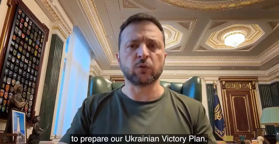 乌克兰数百架无人机反击俄罗斯首都莫斯科，导致莫斯科的空中交通全面瘫痪。此次袭击并