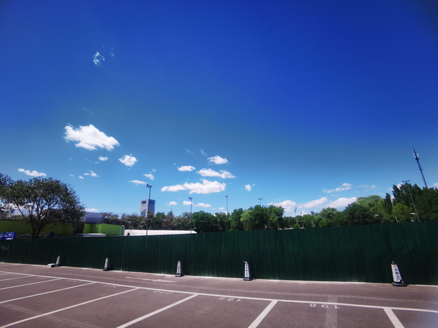 BMW-X1体验
X1 (2.0)买车不到一月，有以下几个差一点和好一点的亲身体