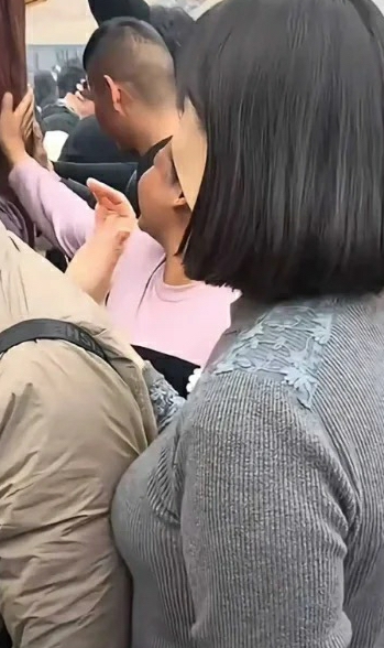 难怪现在还这么多人挤公交了
