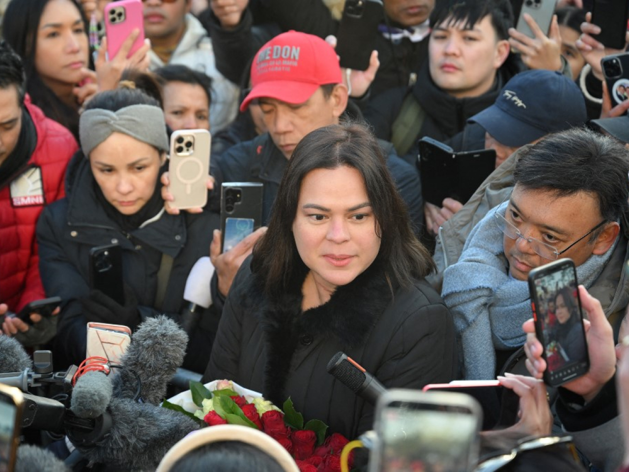 中期选举还未开始，马科斯民调已崩，不信任率竟达到54%，老杜阵营似乎赌赢了，菲律