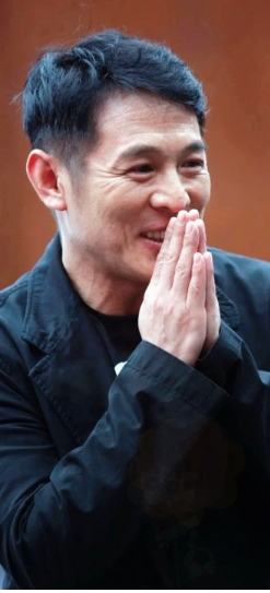 如果有后悔药，现在最想抢着吃的
不是刘德华，而是李连杰

    同样入驻抖 音