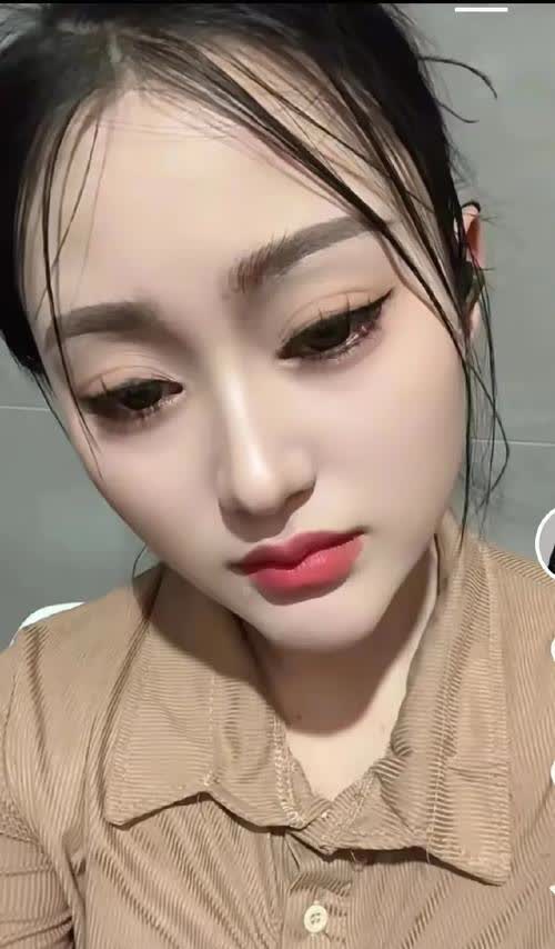 赵小宇账号为了三妹都永久被封禁，但是背后还是有人威胁他，昨天他要去参加，花小磊的