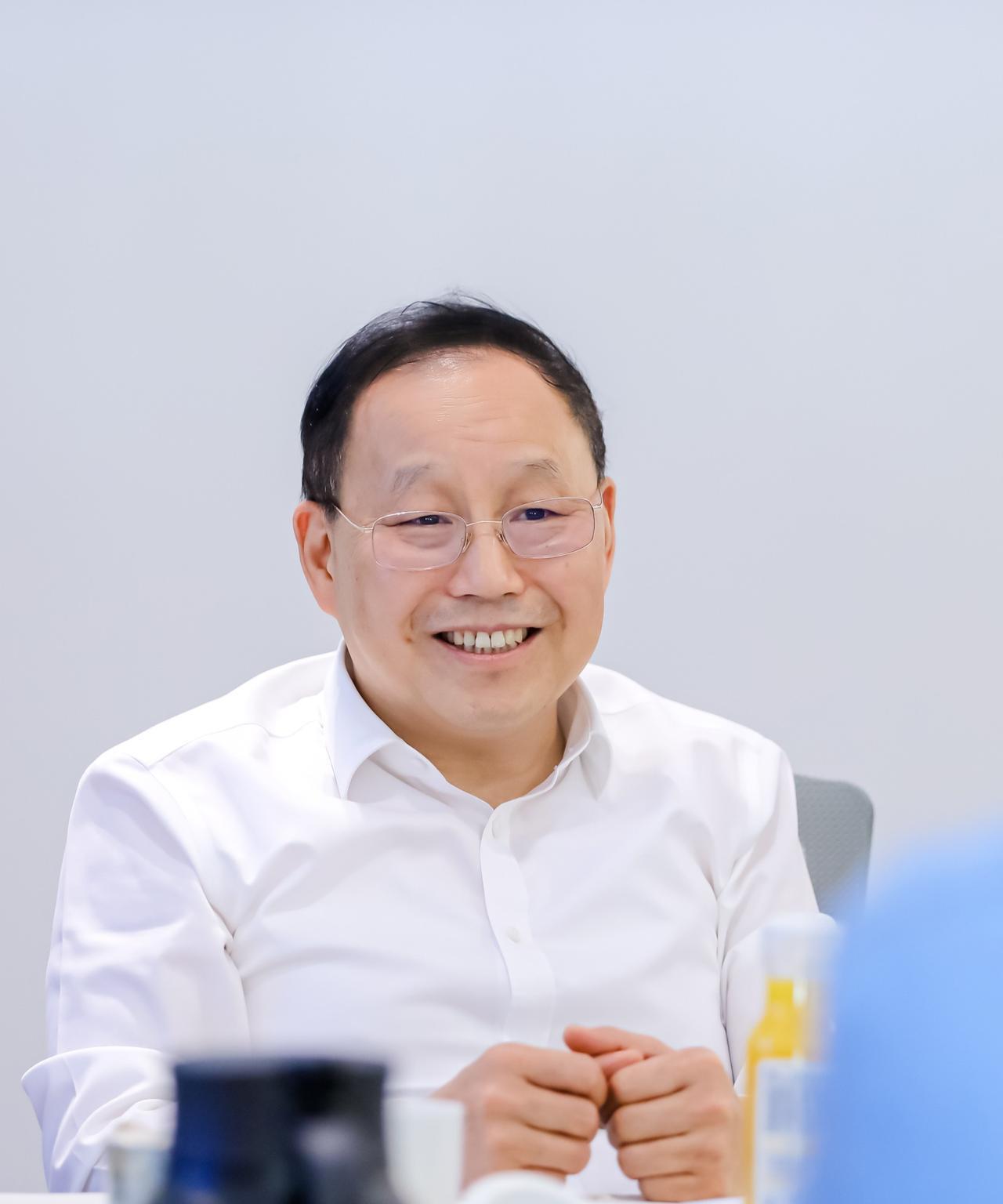余承东：43分钟突破10万台，问界新M7卖爆了，远超预期。
赛力斯张兴海估计又要
