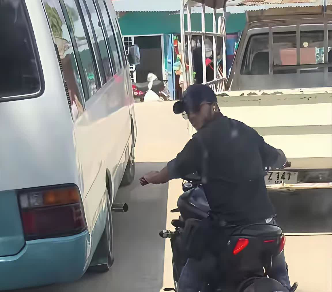 山东一小伙的摩托车被偷，本以为找不回来，结果刷视频时竟在坦桑尼亚发现了它！更绝的
