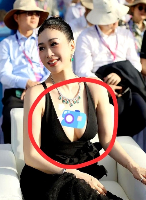 关于钟丽缇，我发现一个在她身上的玄学，准得可怕。

都说女大男的婚姻容易出问题，