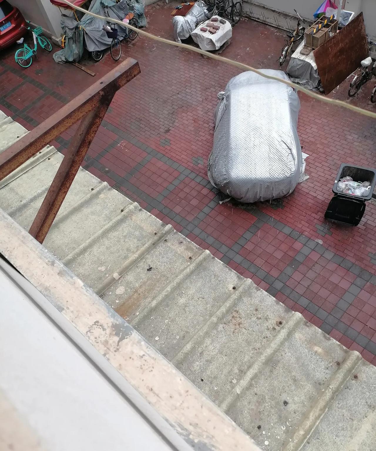 【雨中听戏碎碎念】
下午醒了，老婆大人来送饭也走了，拿手机听了广禄的一段探阴山，