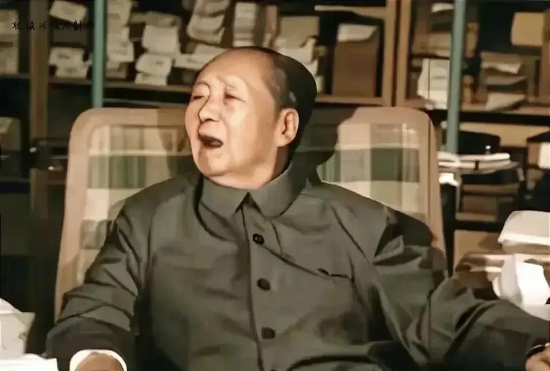 伟大也挡不住时光的脚步，这时候的主席老了。
老骥伏枥，为了祖国的建设，他老人家呕