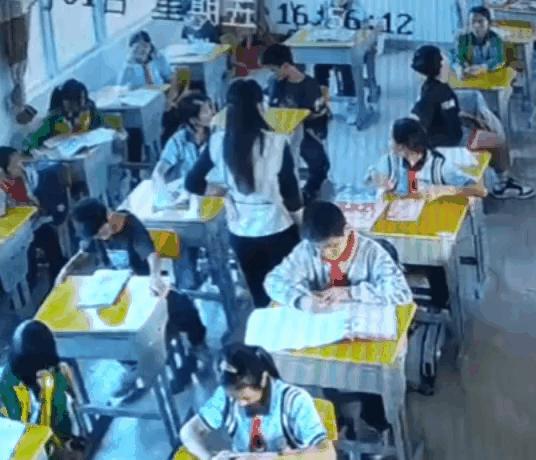 师生矛盾源于何处？

细微之处见人品与师风！

教师改动桌椅，学生心生不