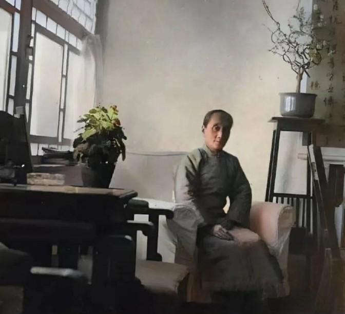鲁迅先生的原配夫人朱安，其日常生活远非某些人说的那么艰难。
朱安，1878年出生