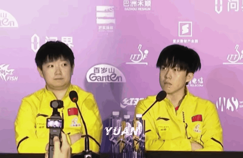 两人表情切换自如











我的天哪！你们见过这么搞笑的事情吗？这两