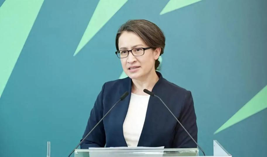 民进党的萧美琴又在恶意碰瓷中国大陆了。7月18日，萧美琴说，台当局无意与中国（大