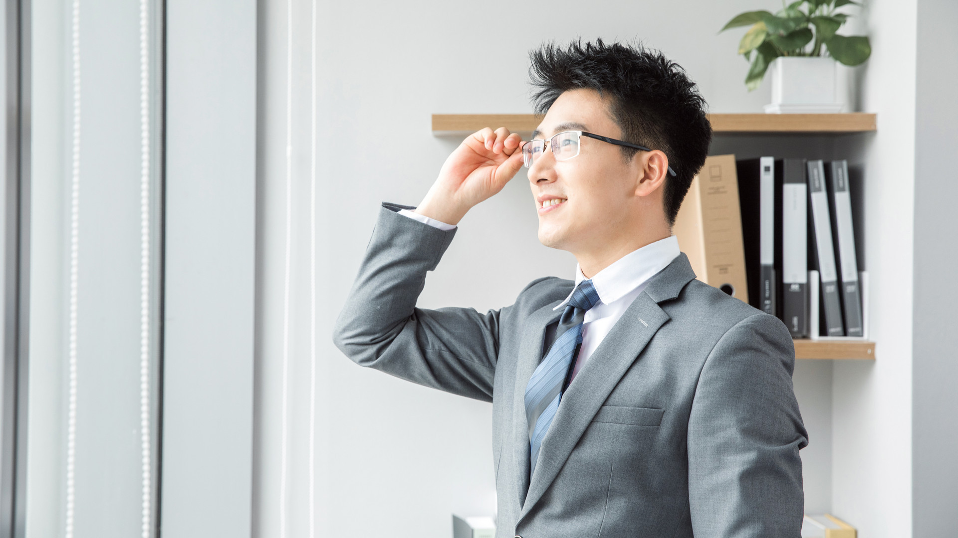 男士油头别忍了！2025控油去屑蓬松洗发水，防断发+留香，洗一次帅三天